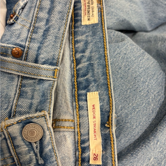 Levi’s Premium Wedgie Straight Jeans - Picture 2 of 5